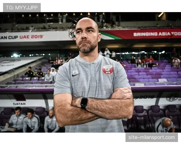 卡塔尔桑切斯延续本土风格 东道主经验与战术适应能力考验小组赛表现 卡塔尔桑切斯延续本土风格 东道主经验与战术适应能力考验小组赛表现